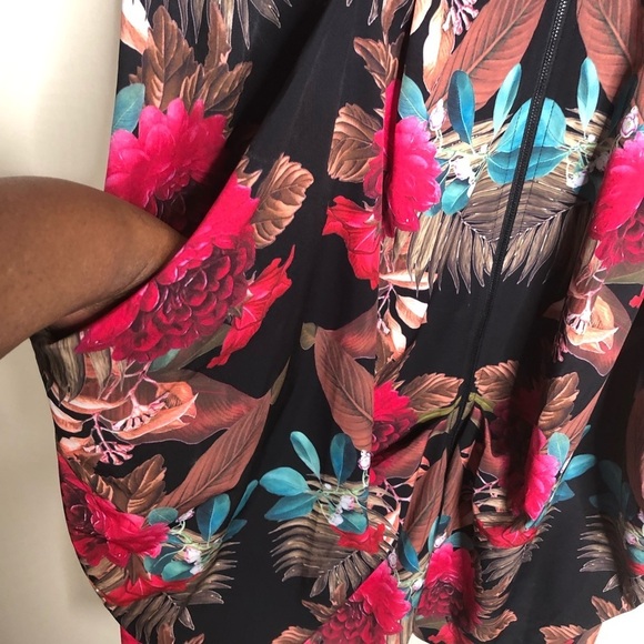 City Chic Floral Dress Zipper in Front and Ruching SZ L/20. - Picture 3 of 9